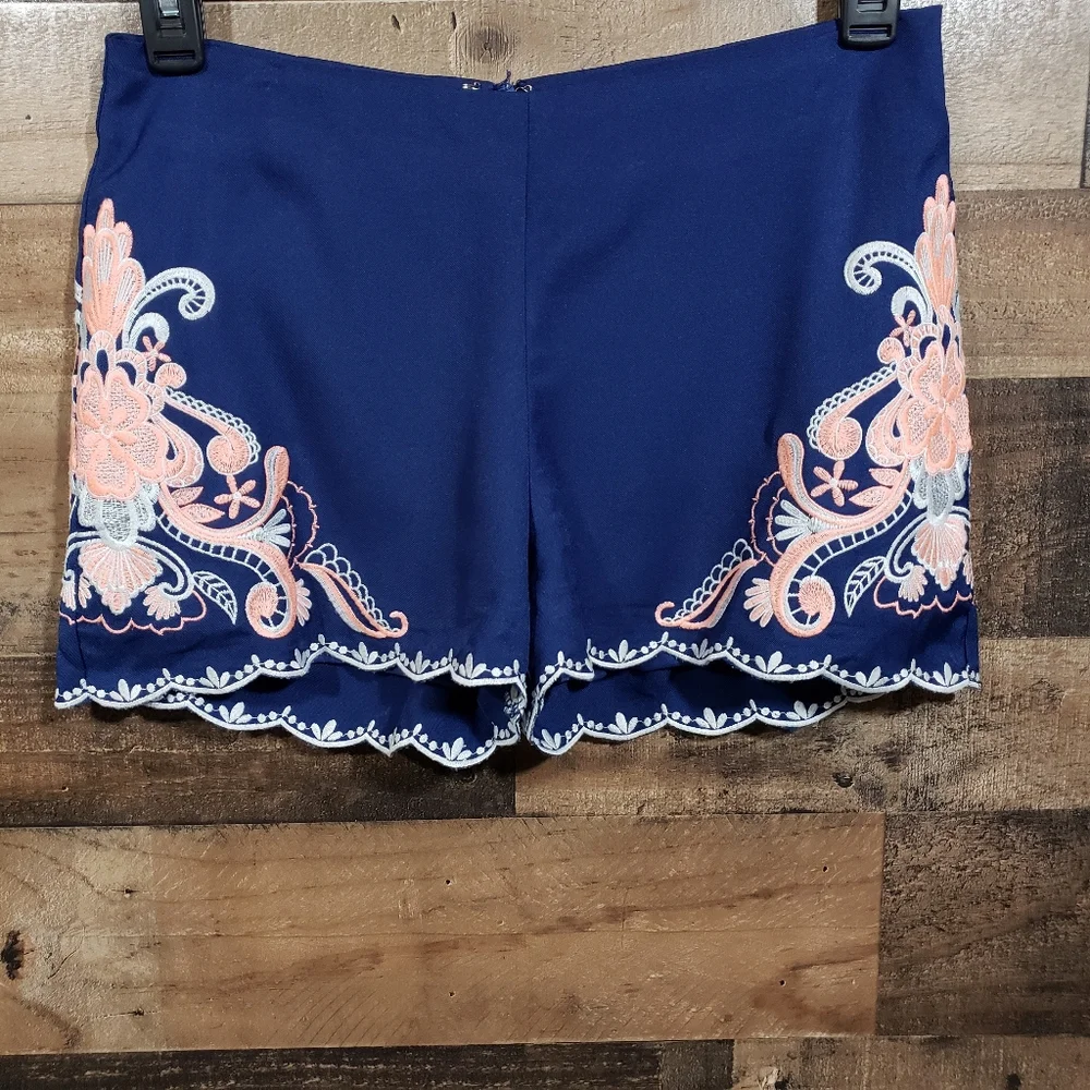Francesca's Alya floral embroidered‎ shorts